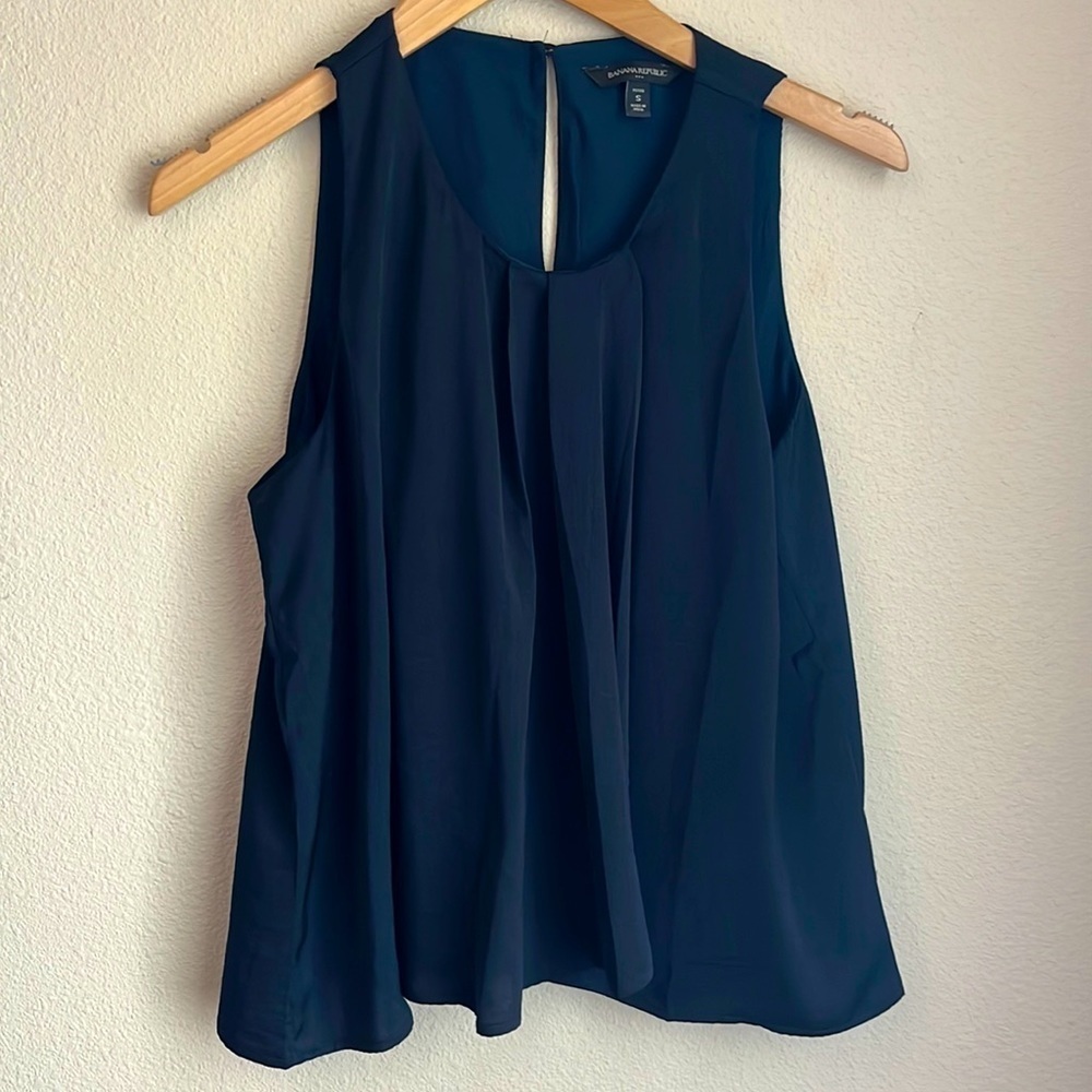 Blue flowy Banana Republic S tank